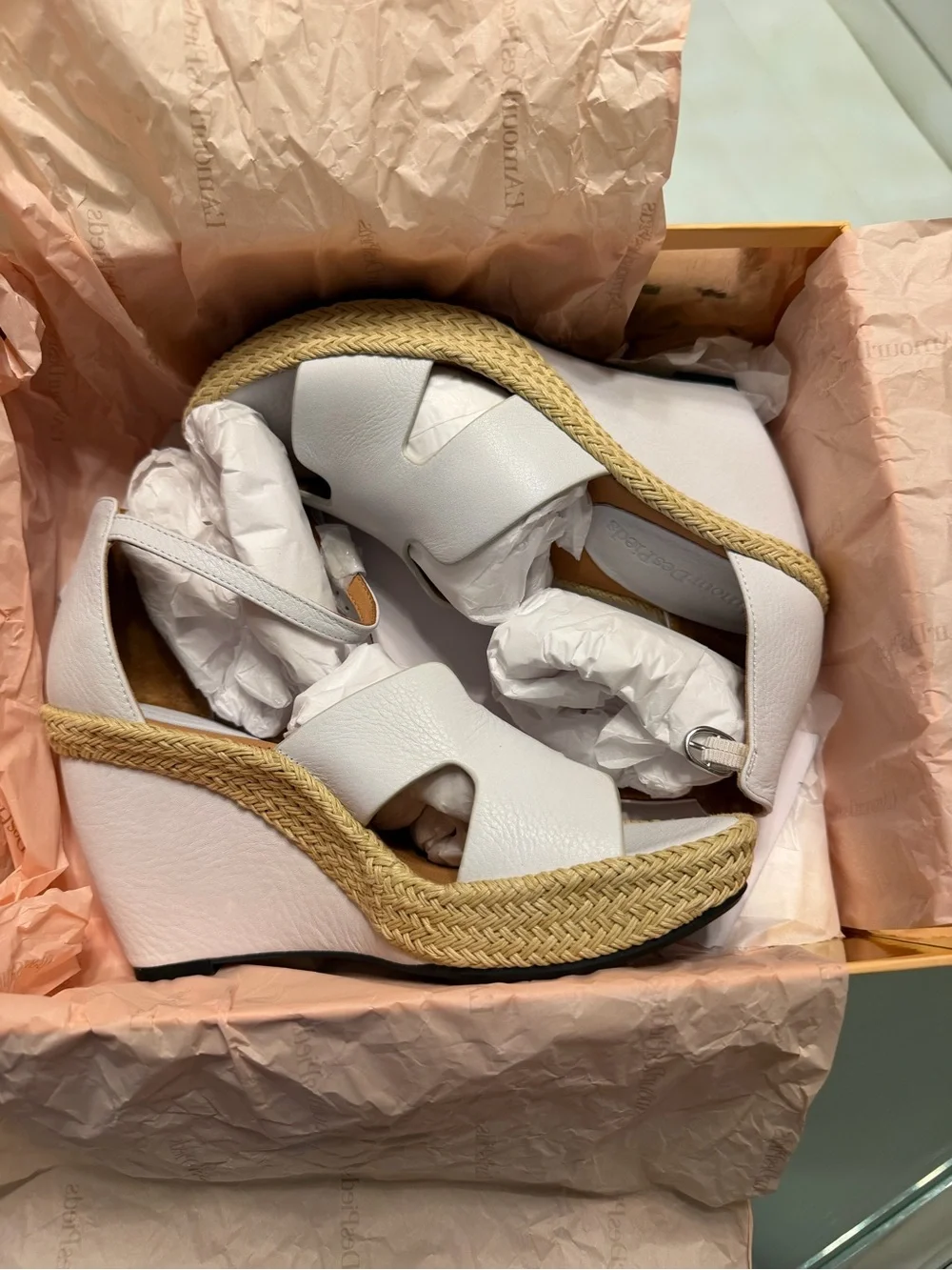 LAmour Des Pieds elegant white